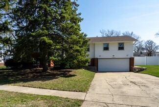 651 Clearmont Dr, Elk Grove Village, IL 60007