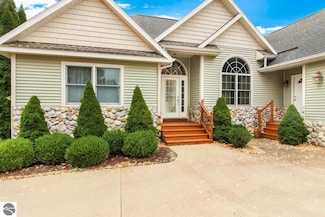 979 S Ridge Ct, Traverse City, MI 49696
