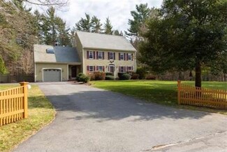 3 Summer St, Mattapoisett, MA 02739