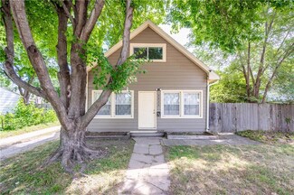 2511 E 13th St, Des Moines, IA 50316