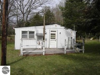 41 Cox Rd, Whittemore, MI 48770
