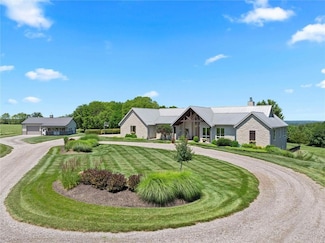 816 E 800 Rd, Lawrence, KS 66047
