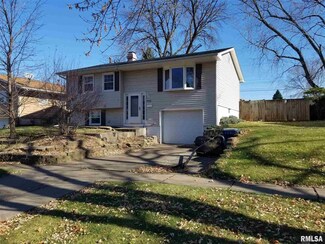805 12th St, Silvis, IL 61282