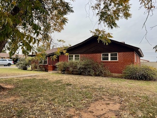 914 Hillcrest Dr, Childress, TX 79201