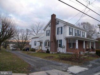 140 Schoolhouse Rd, Palmyra, PA 17078