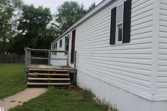 49 Tamarack Dr, East Jordan, MI 49727