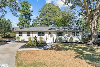 3 Strawberry Dr, Greenville, SC 29617