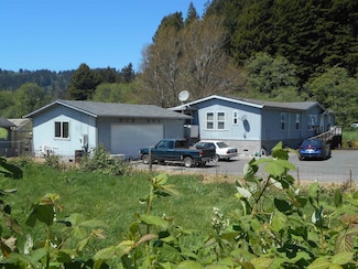 50 Hunter Creek Rd, Klamath, CA 95548
