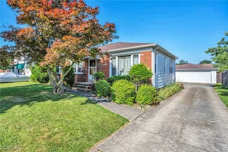 6499 Anita Dr, Parma Heights, OH 44130