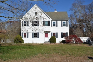 72 Old Farm Rd, Riverhead, NY 11901