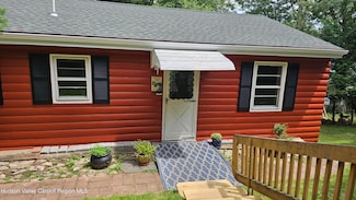 192 W Shore Dr, Valatie, NY 12184