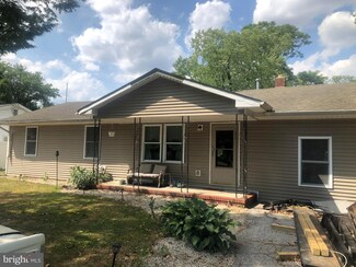 1250 Magnolia Rd, Vineland, NJ 08361