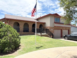 411 W 6th St, Hale Center, TX 79041