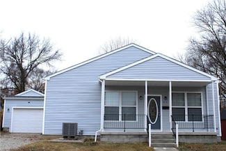 815 W South 4th St, Shelbyville, IL 62565