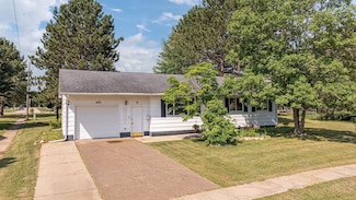 20 Ivy Blvd, Babbitt, MN 55706