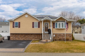 232 Linton Ave, Lindenhurst, NY 11757
