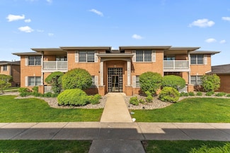 9826 Wildwood Cir Unit 2A, Munster, IN 46321