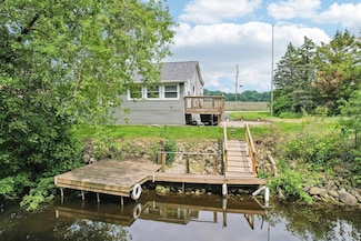 8832 Sadler Dr, Waterford, WI 53185