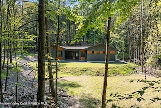 800 Oakwood Cir, Stone Ridge, NY 12484