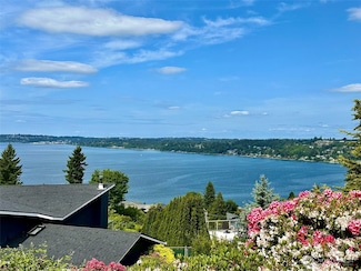 714 SW 296th St, Federal Way, WA 98023