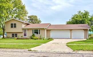 406 Parkridge Ave, Huxley, IA 50124