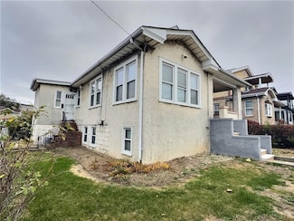 2718 Collier Ave, Far Rockaway, NY 11691