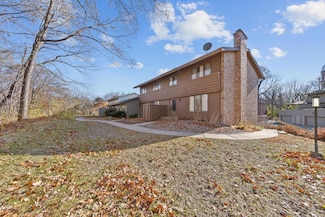 21 Walden St, Burnsville, MN 55337