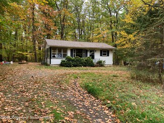 18K Little Lake Rd, Mount Cobb, PA 18436