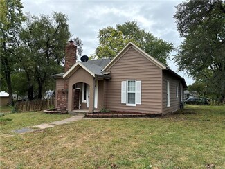 807 S 5th St, Louisburg, KS 66053