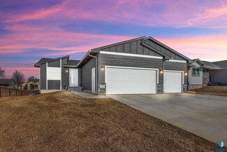 812 Sarah C Cir, Garretson, SD 57030