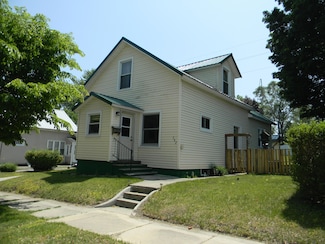 302 1st St, Ludington, MI 49431