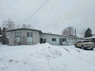 4 Countrywood Dr, Kincheloe, MI 49788