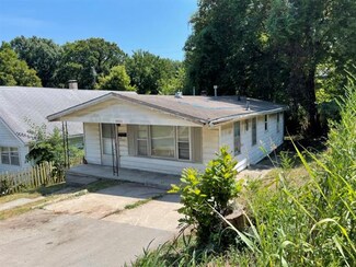 8803 E Roberts St, Independence, MO 64053