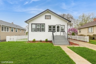 138 W Kenilworth Ave, Villa Park, IL 60181