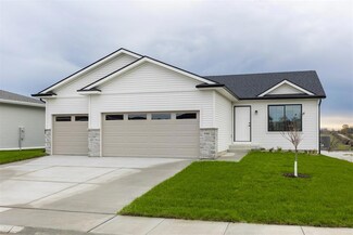 9480 Modena Ln, West Des Moines, IA 50266