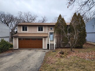 814 Peter St, McHenry, IL 60051