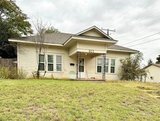 311 W 1st St, Elk City, OK 73644
