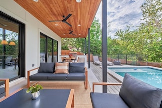 2212 Trailside Dr, Austin, TX 78704