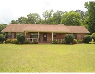 936 Madsen Ave, Wiggins, MS 39577
