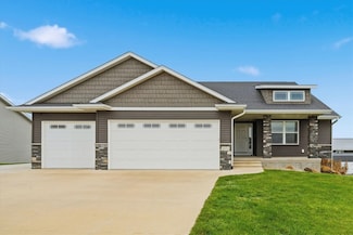 2773 Ridgeview Dr, Palo, IA 52324