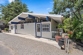 284 E Main St, Eagle Point, OR 97524