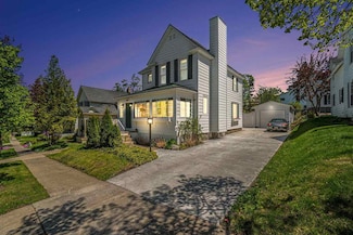 617 Harvey St, Petoskey, MI 49770