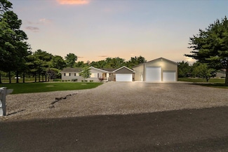 4382 Holiday Ln, Bellefontaine, OH 43311