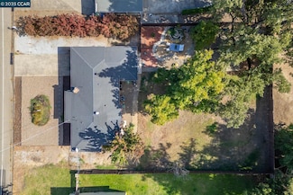 3301 Sacramento Dr, Redding, CA 96001