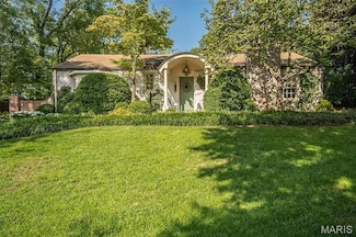 15 Daniel Rd, Saint Louis, MO 63124