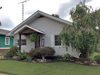 813 W 4th St, Bicknell, IN 47512