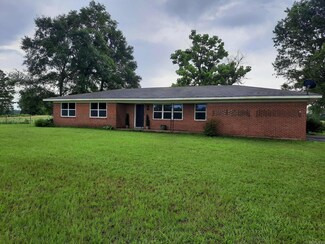 801 E Runnels St, Mineral Springs, AR 71851