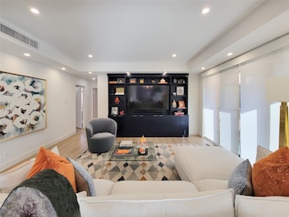 9333 Memorial Dr Unit 320, Houston, TX 77024