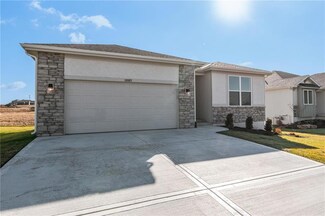18807 Theden St, Spring Hill, KS 66083