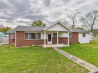 27 N Sycamore St, Peterstown, WV 24963